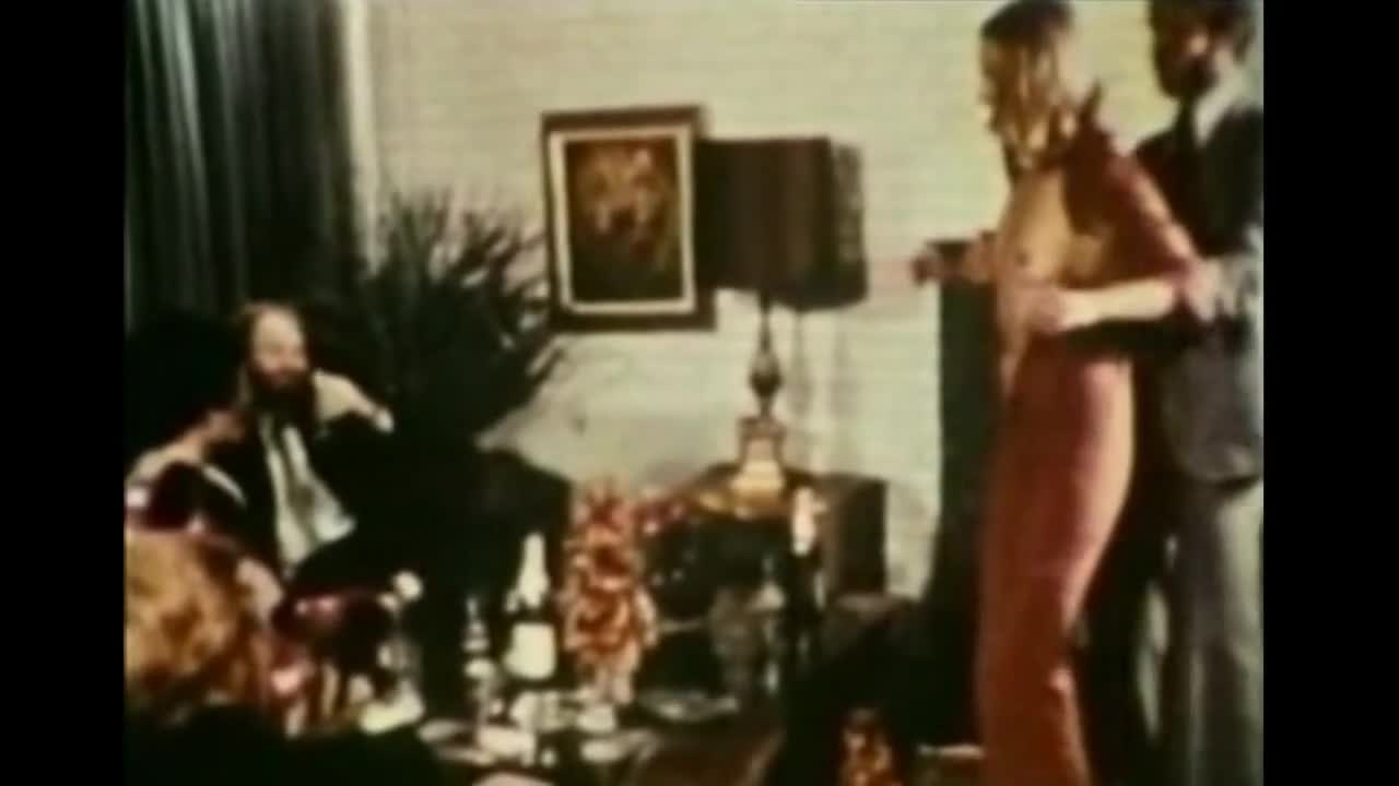 Se gratis forførende gammel porno fra 1970 er her retro video på sexvid.work.